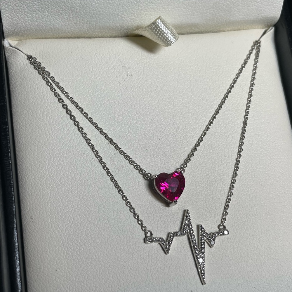 never been worn it’s a heartbeat necklace. One piece beautiful set ask for more.
